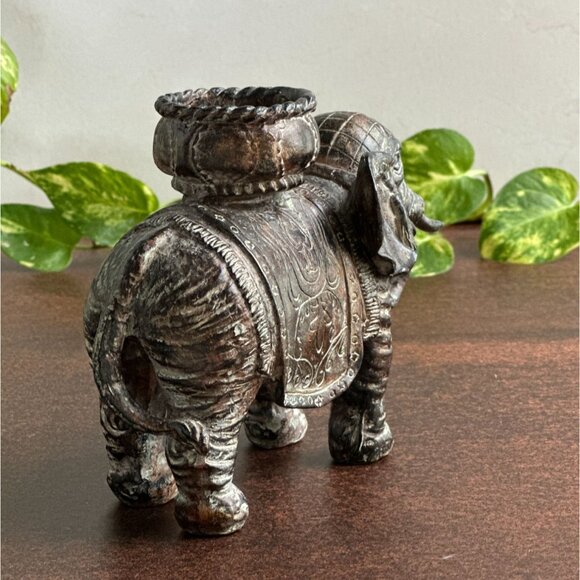 Resin Elephant Tealight Holder - Picture 2 of 6